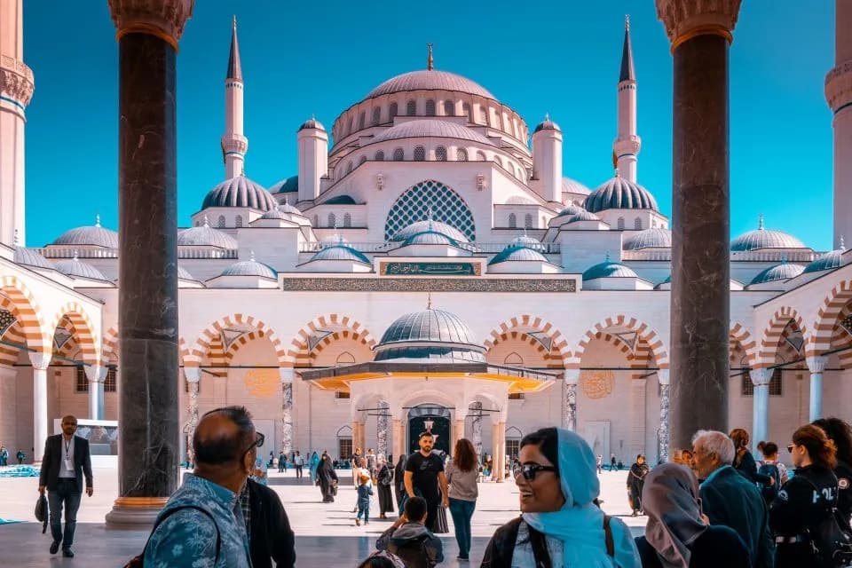 Visite de 8 Heures à Istanbul : De l’Europe à l’Asie, Palais de Topkapi et Harem avec Guide et Déjeuner - Image 2