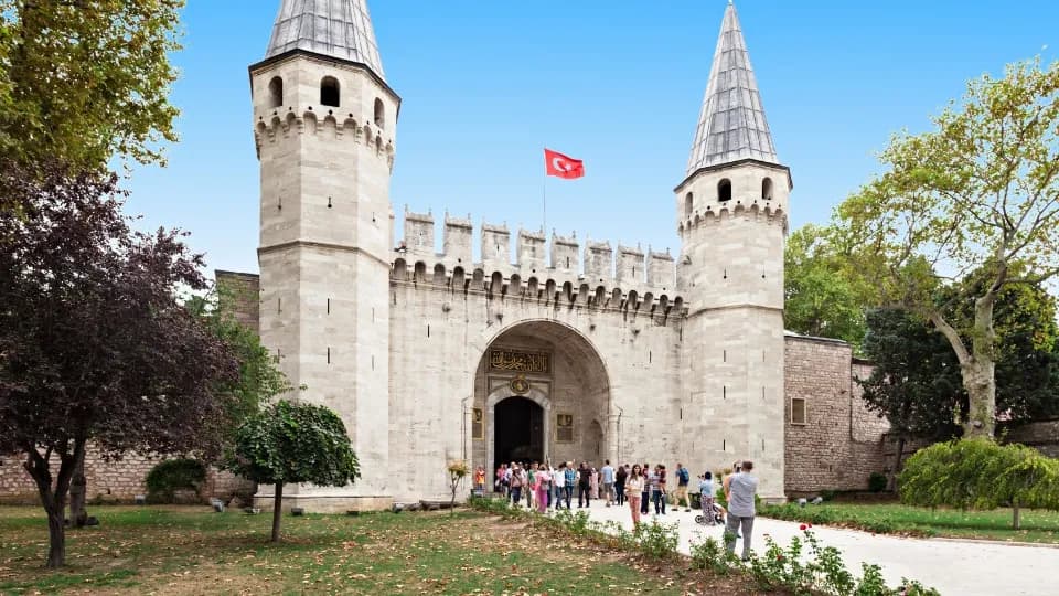 4-Hour Guided Tour: Topkapi Palace, Hagia Irene & Harem Chambers - Image 1